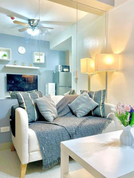 Fully Equipped 1Br Condo At Shore2 Near To Moa Манила Экстерьер фото