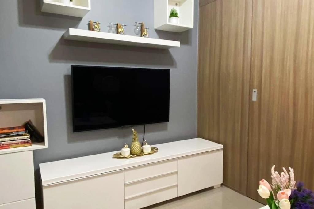 Fully Equipped 1Br Condo At Shore2 Near To Moa Манила Экстерьер фото